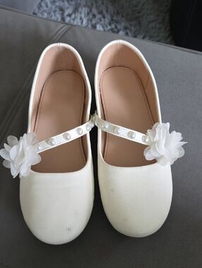 Girls White Floral Dress Shoes